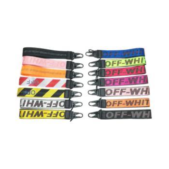 Breloc Tip Curea Streetwear – Accesoriu Chei / Adidași